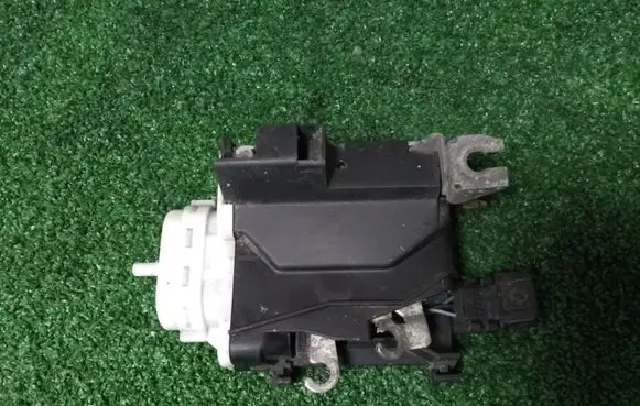 Audi A6 S6 C4 4A Front door lock 4A1837016B 4A0173