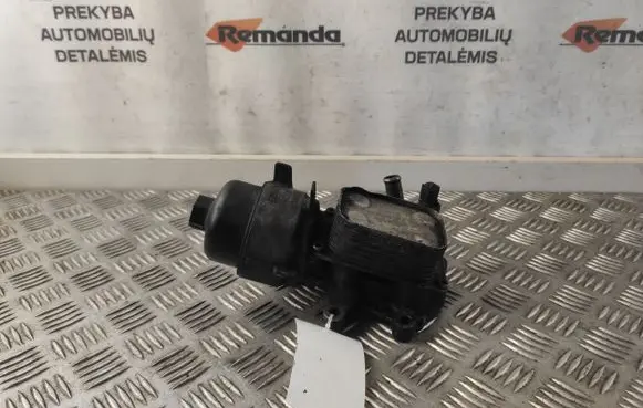 Oil filter mounting bracket