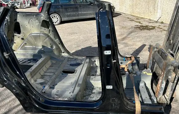 Peugeot 5008 II Pillar (middle) 