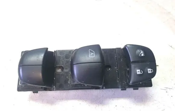 Nissan Qashqai Electric window control switch