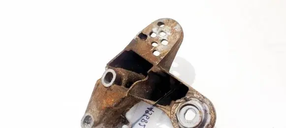 Engine mounting bracket
