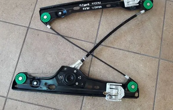BMW 3 E90 E91 Front window lifting mechanism without motor 7060266S 7140588E