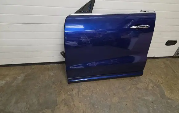 Maserati Levante Front door