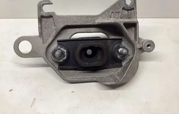 Nissan Qashqai Engine mount bracket 112221641R