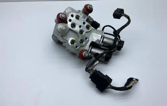 BMW 5 F10 F11 Air suspension compressor 6775258 10641010