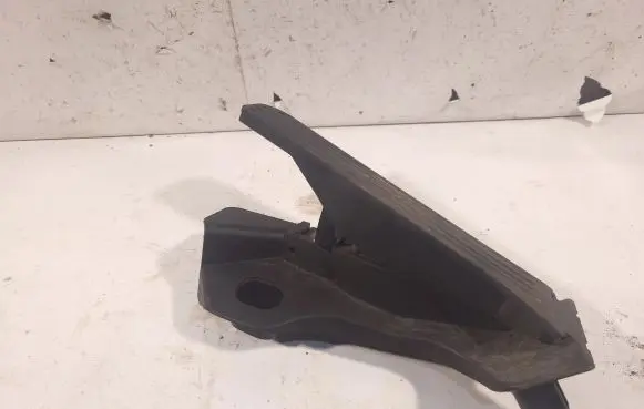 Volkswagen Golf Plus Accelerator throttle pedal 1K1723503R