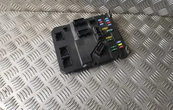 Peugeot 407 Fuse module 9655708480 S120104600L BSIS0300