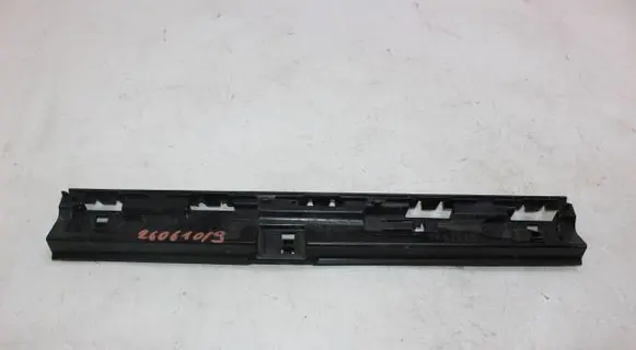 BMW X1 F48 F49 Sill supporting ledge 7332332