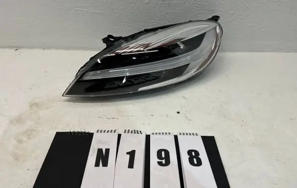 Volvo V40 Headlight/headlamp 31420447