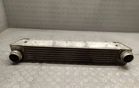 BMW 5 E60 E61 Intercooler radiator 7795823