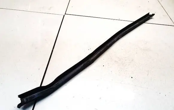 Opel Insignia A Front door glass trim molding 13228099