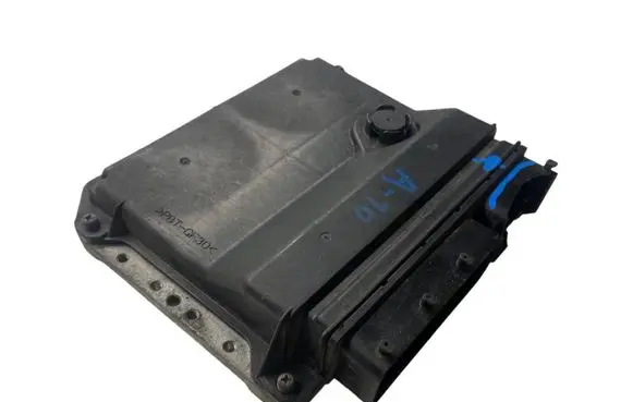 Toyota Avensis T270 Engine control unit/module 8966105D22 MB2759001921