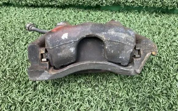 Opel Vivaro Front brake caliper 95517363 95522703