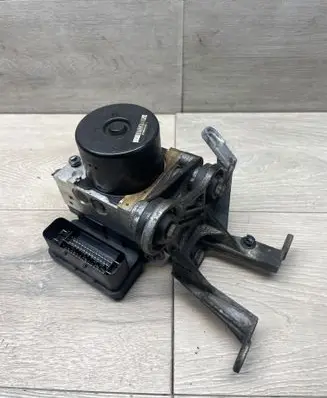 Mercedes-Benz C W204 ABS Pump A1729014100 10092623653 28526418153
