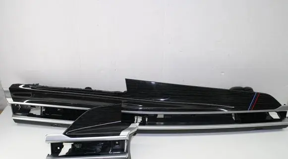 BMW 7 G70 Dashboard glove box trim 