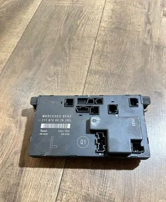 Mercedes-Benz E W211 Door control unit/module 2118706926 00401696