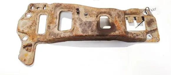 Volvo XC90 Engine mounting bracket