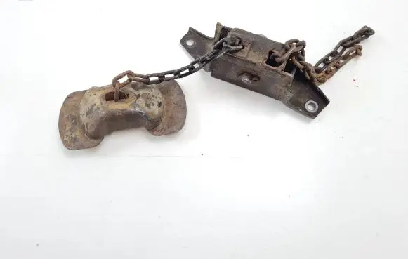 Isuzu D-Max Spare wheel mounting bracket 