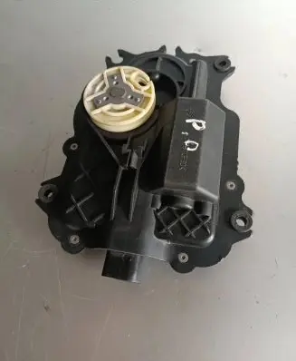 Audi A8 S8 D3 4E Front door soft close latching motor 4E0837059