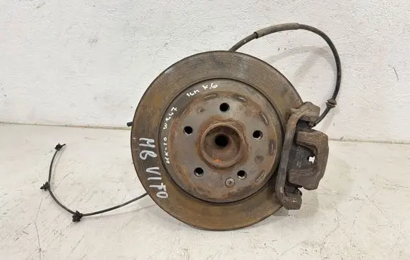Mercedes-Benz Vito Viano W447 Rear wheel hub A4473505700 A4474230412 A4474200683