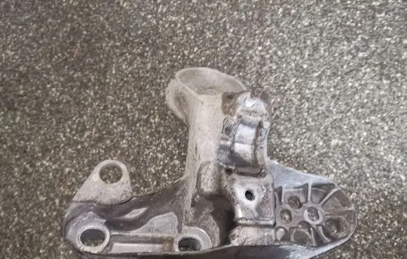 Audi A4 S4 B5 8D Engine mounting bracket 4B0199351B
