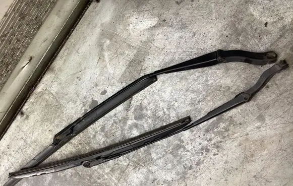 Mercedes-Benz B W245 Front wiper blade arm 179601