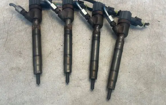 Hyundai i40 Fuel injectors set 0445110320