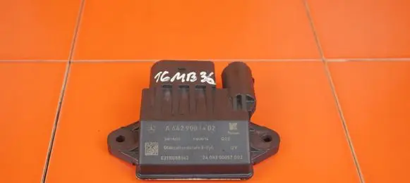 Mercedes-Benz CLS C219 Glow plug pre-heat relay A642900140 642920