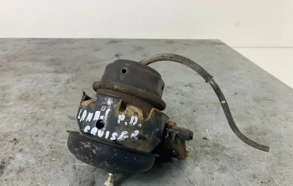 Engine mount bracket