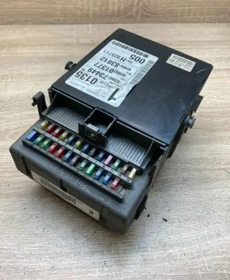 Renault Espace - Grand espace IV Fuse module 8200004201E 18038557 PBAJ