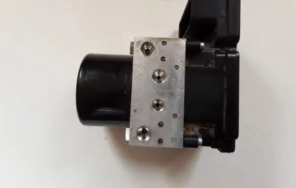 Volvo V70 ABS Pump P31400543
