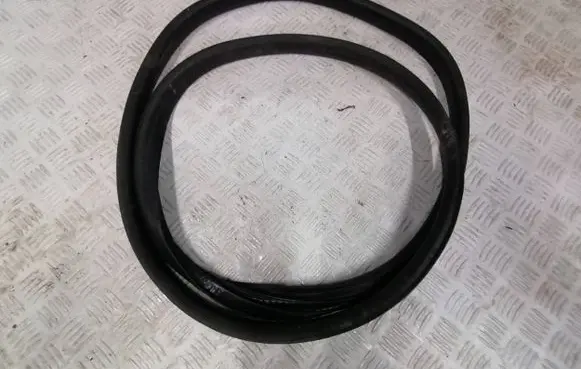 Renault Captur II Rear door rubber seal (on body) 