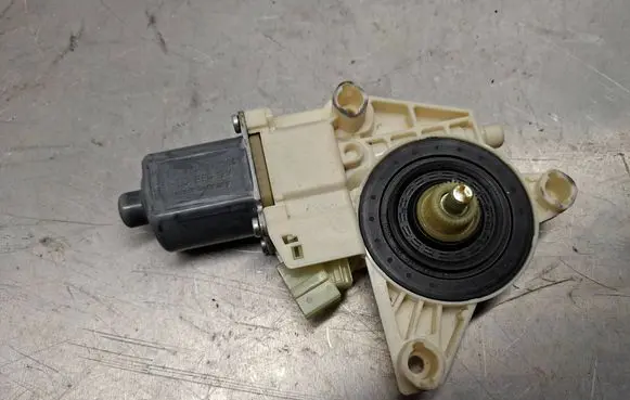 Mercedes-Benz C W204 Rear door window regulator motor A2048200642 0130822504