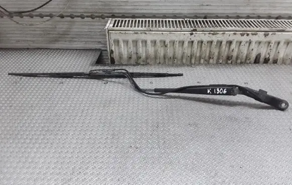 Windshield/front glass wiper blade