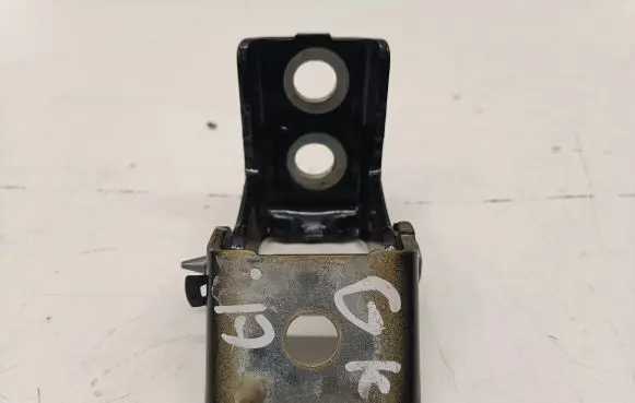 Peugeot 2008 II Rear door lower hinge