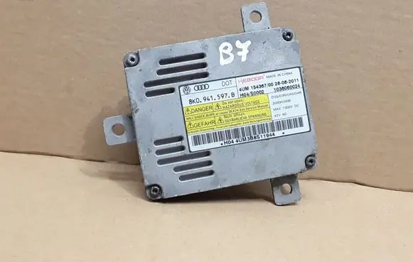 Volkswagen PASSAT B7 Headlight ballast module Xenon 8K0941597B