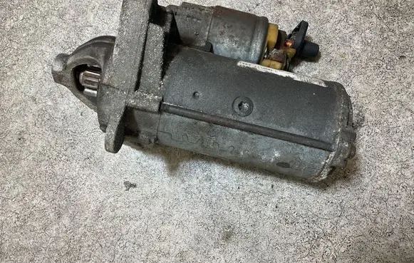 Opel Movano B Starter motor 233002654R