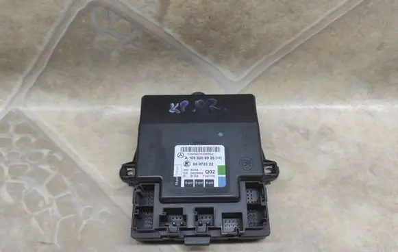 Mercedes-Benz B W245 Door control unit/module A1698206926