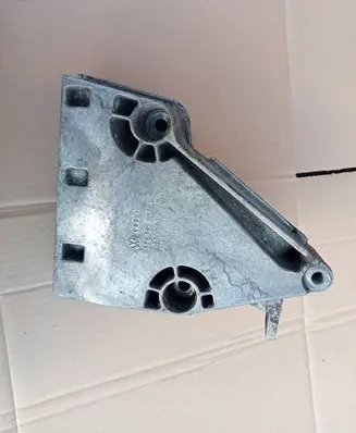 Skoda Fabia Mk1 (6Y) Engine mounting bracket 038199207AJ