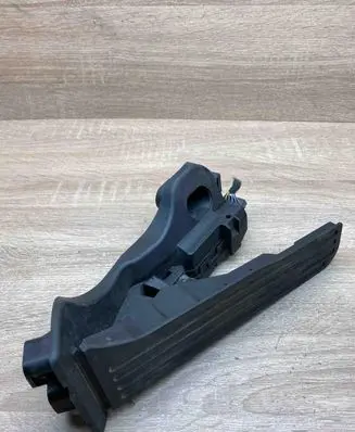 Volkswagen PASSAT B6 Accelerator throttle pedal 1K1723503L 6PV00860001 USED