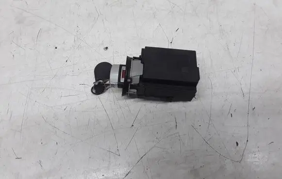 Volkswagen PASSAT B6 Ignition lock 3C0905843