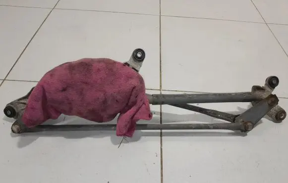 Toyota Camry Front wiper linkage NOCODE