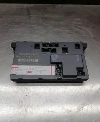 Mercedes-Benz E W211 Door control unit/module 2118201585