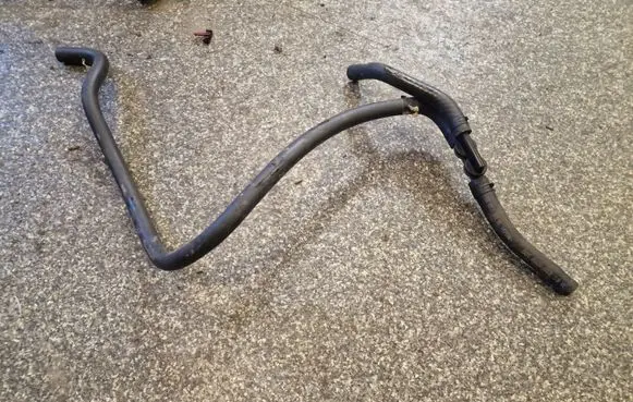 Ford Mustang V Engine coolant pipe/hose