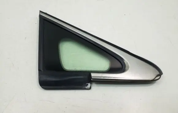 Lexus RX 450H Front triangle window/glass 6211048040