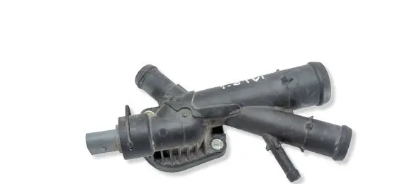 Volkswagen PASSAT B7 Engine coolant pipe/hose 03L121131AA