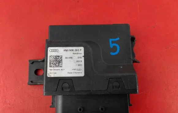 Audi A8 S8 D5 Fuel pump relay 4N0906093F