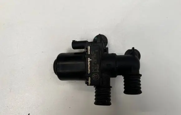BMW 5 E60 E61 Coolant heater control valve 6920226