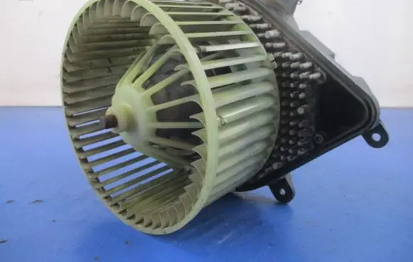 Mercedes-Benz 306 Heater fan/blower