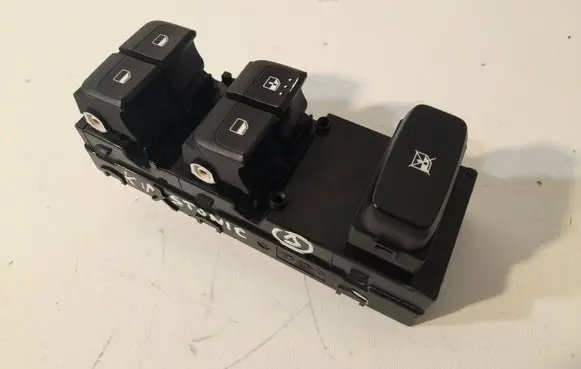 KIA Stonic Quarter vent window switch 0000044